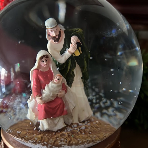 ❤️ Christmas Nativity Musical Silent Night Snow Globe‼️FINAL SALE - Picture 9 of 9